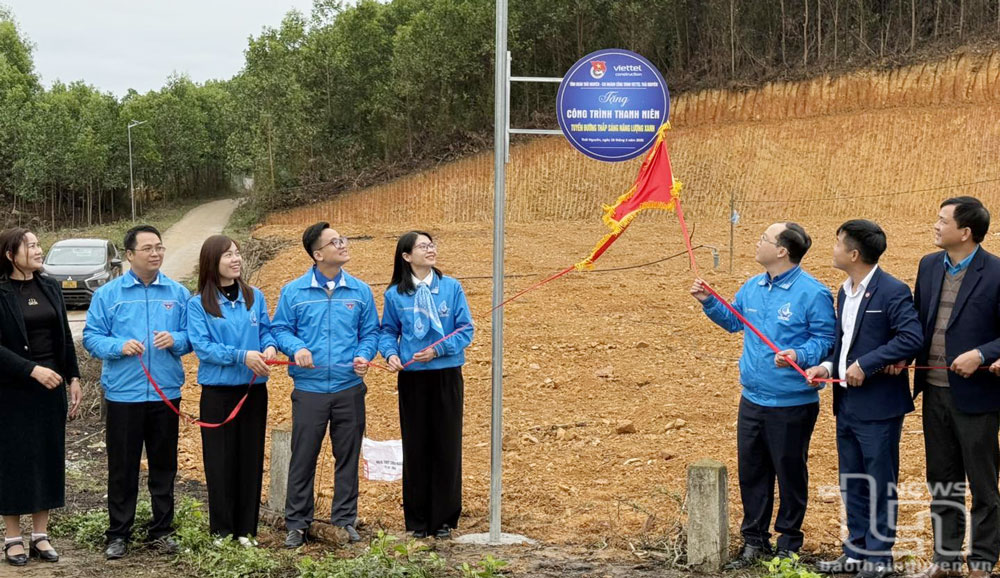 Nhiều Tuyến đường thắp sáng làng quê đã được các cơ sở đoàn trong tỉnh triển khai thực hiện, góp sức xây dựng nông thôn mới tại các địa phương.
