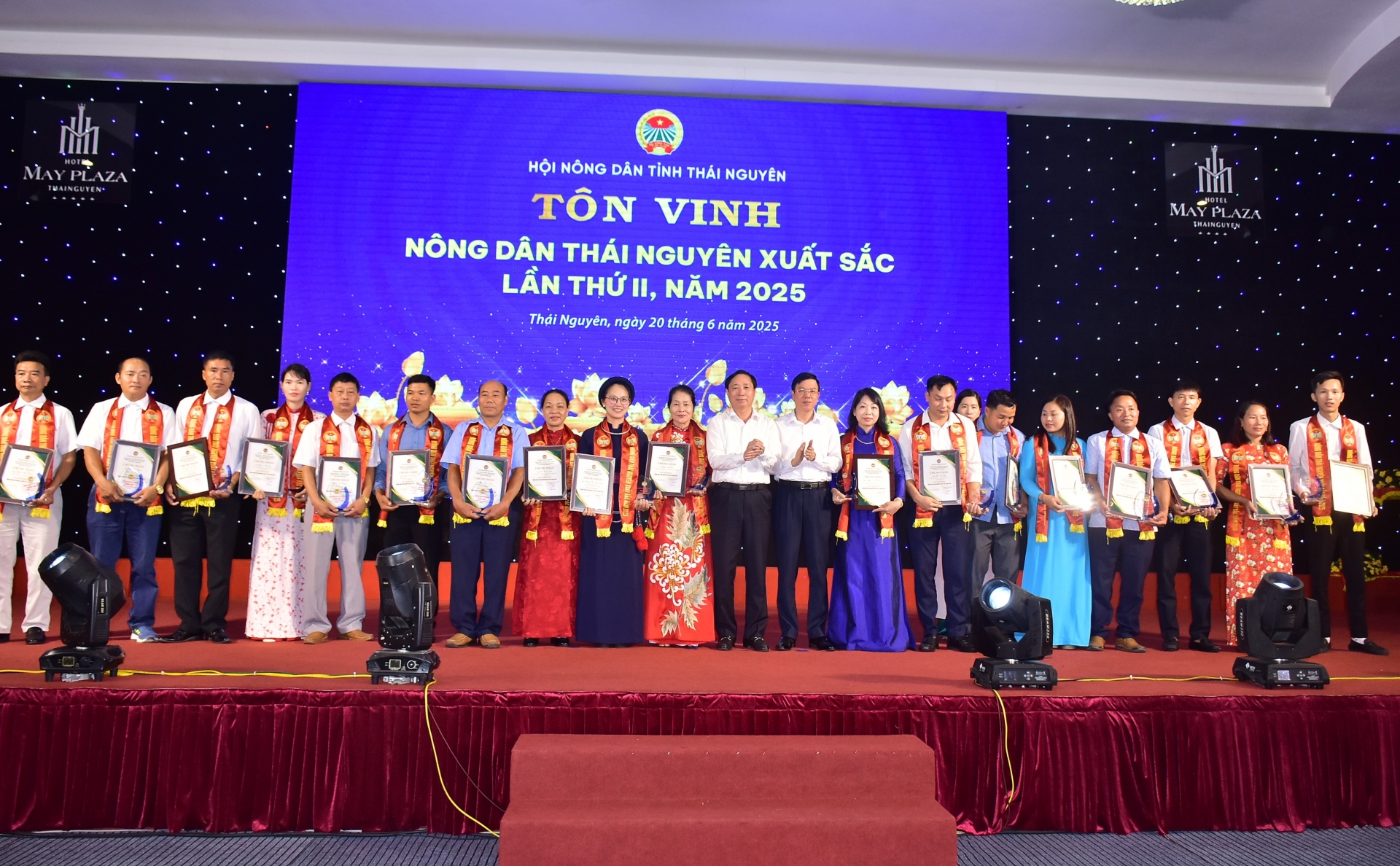 Tôn vinh 168 cán bộ hội, nông dân điển hình tiên tiến