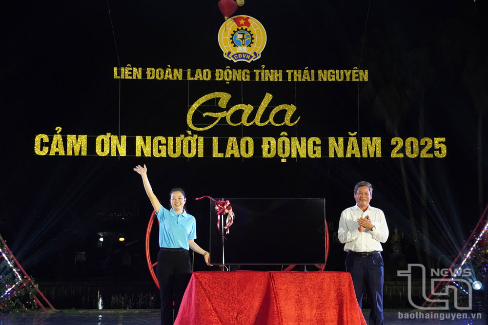 Người lao động Công ty TNHH Công nghiệp Langshun Việt Nam (Khu công nghiệp Điềm Thụy) bốc thăm trúng giải đặc biệt tại chương trình cảm ơn người lao động năm 2025.