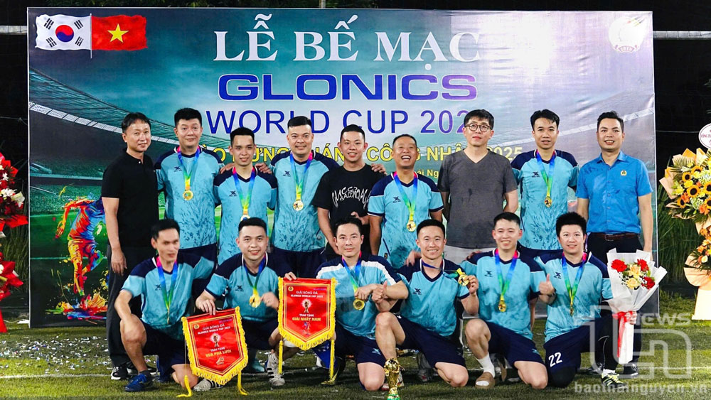 Công ty TNHH Glonics Việt Nam (TP. Thái Nguyên) vừa tổ chức giải bóng đá nam và bóng đá nữ, thu hút 200 vận động viên tham gia.