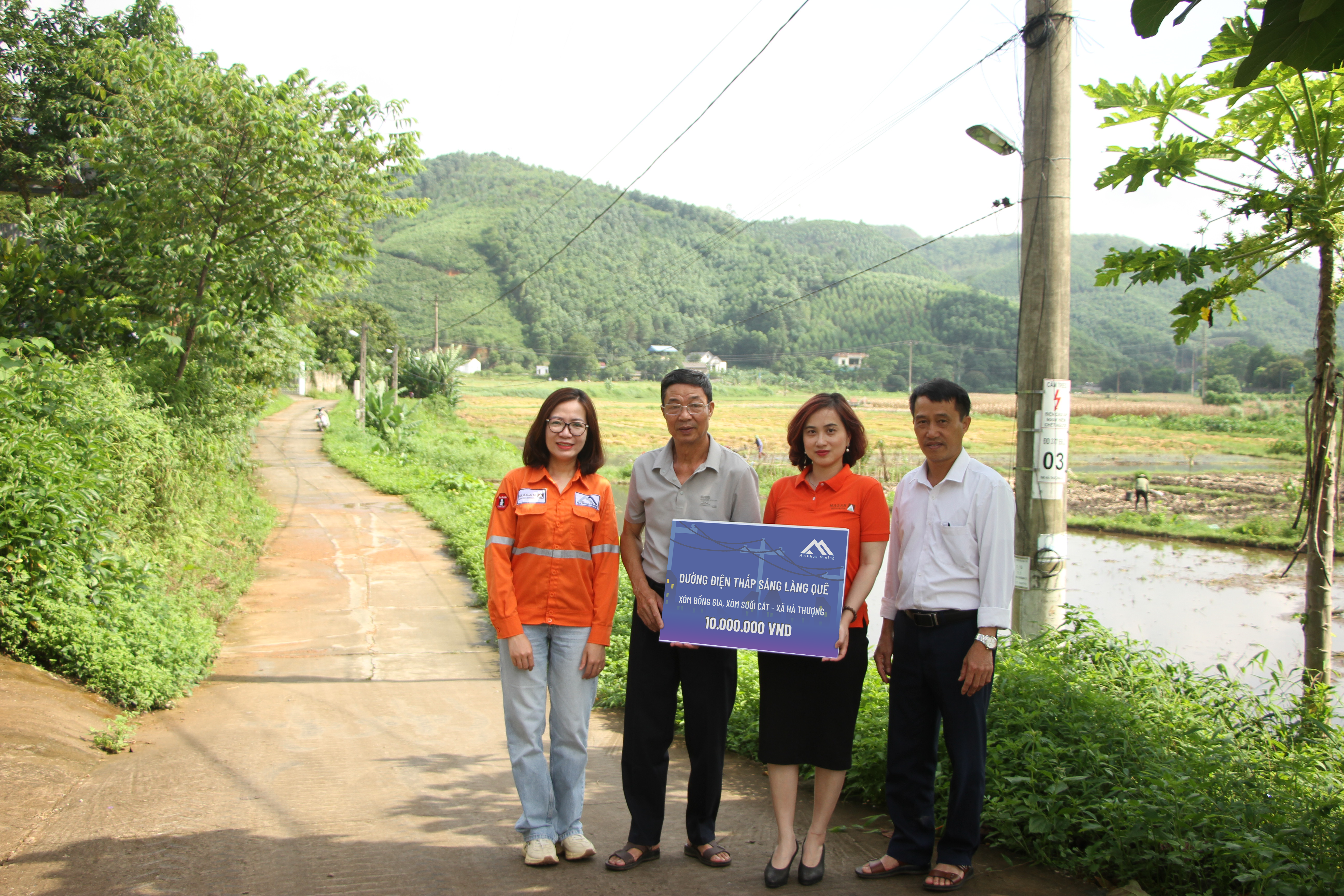 Núi Pháo góp phần “thắp sáng làng quê”