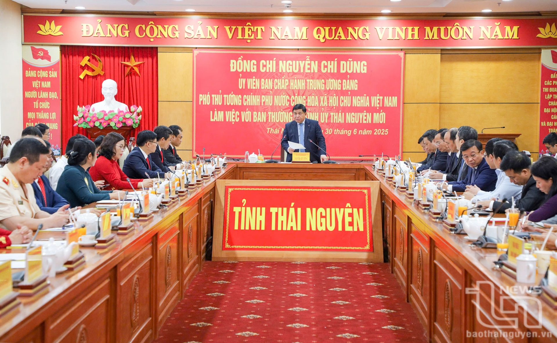 Chủ động kiến tạo, biến thách thức thành cơ hội để phát triển