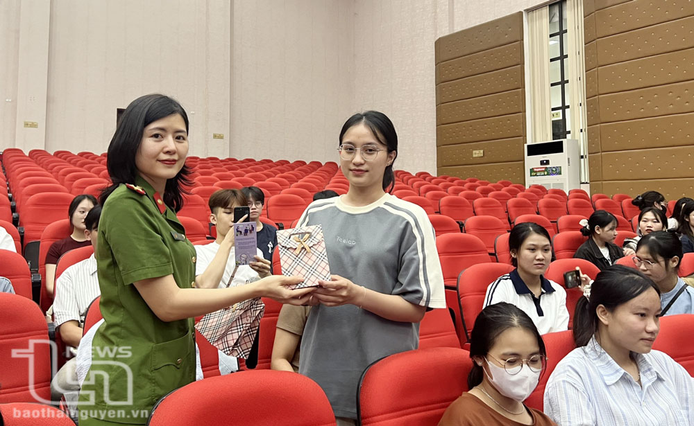 Gần 1.000 sinh viên được tuyên truyền pháp luật về phòng chống ma túy
