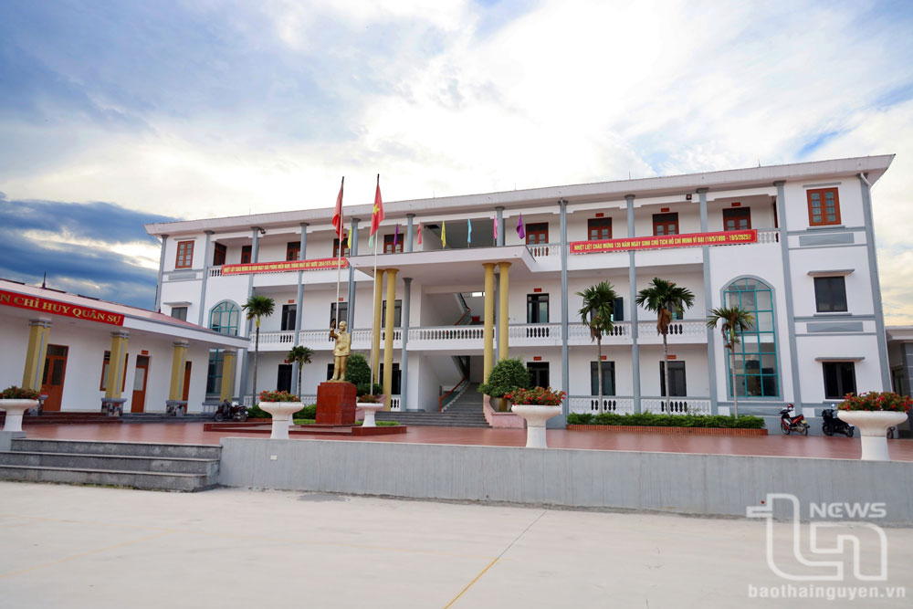 Phường Bách Quang mới được thành lập trên cơ sở sáp nhập phường Bách Quang, phường Lương Sơn và xã Tân Quang cũ của TP. Sông Công. Trong ảnh: Trụ sở hành chính phường Bách Quang được sửa chữa, nâng cấp khang trang, sạch đẹp.