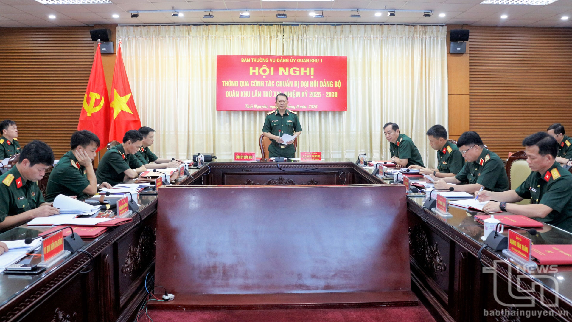 Thiếu tướng La Công Phương, Bí thư Đảng ủy, Chính ủy Quân khu 1, chủ trì Hội nghị.