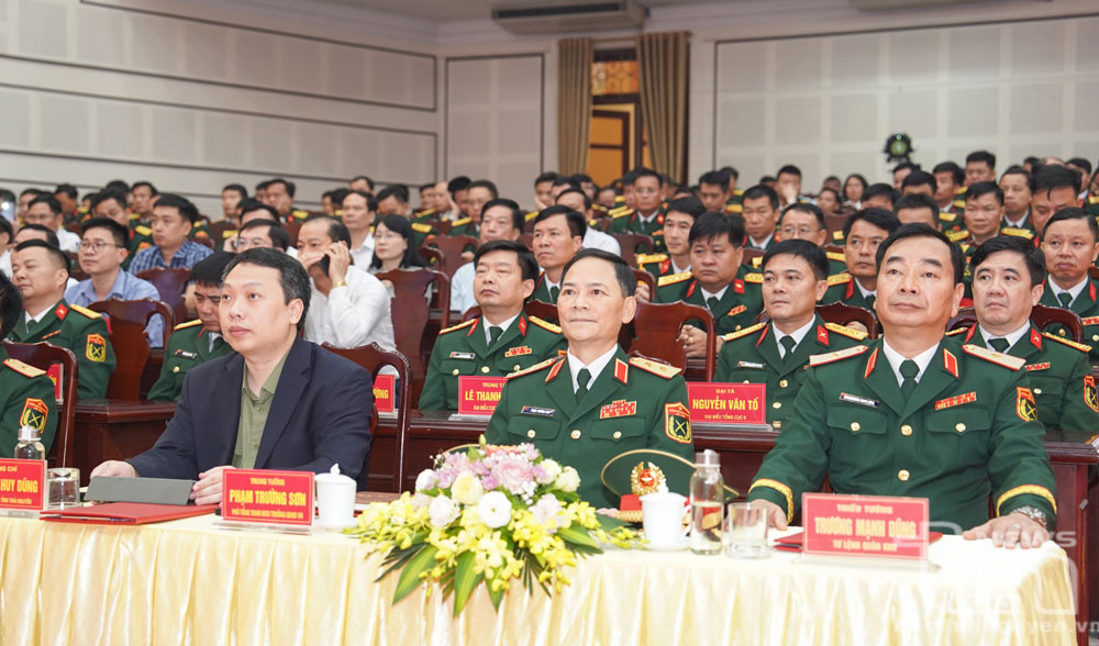 Các đại biểu tham dự.