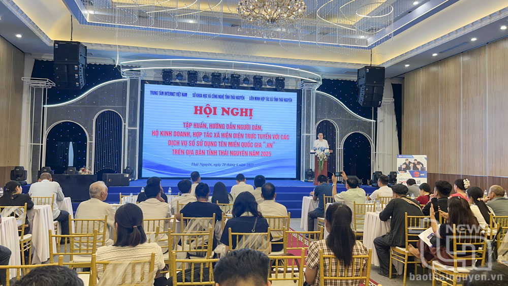 Lãnh đạo Sở Khoa học và Công nghệ phát biểu khai mạc Hội nghị.
