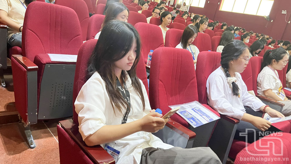 Trên 200 đại biểu dự tập huấn hiện diện trực tuyến với tên miền quốc gia '.vn'
