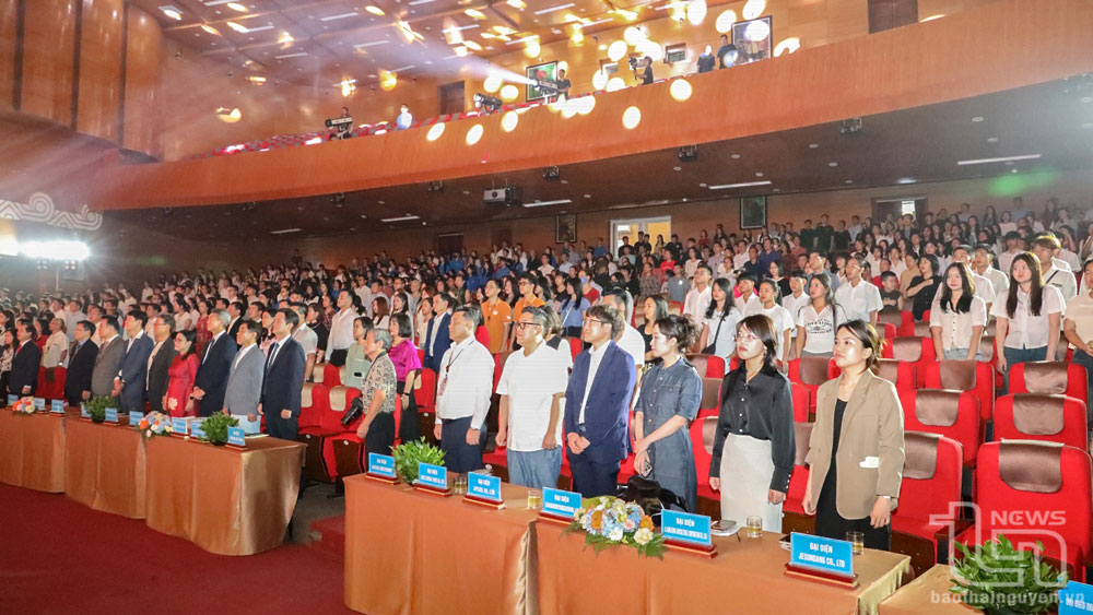 Các đại biểu tham dự buổi Lễ.
