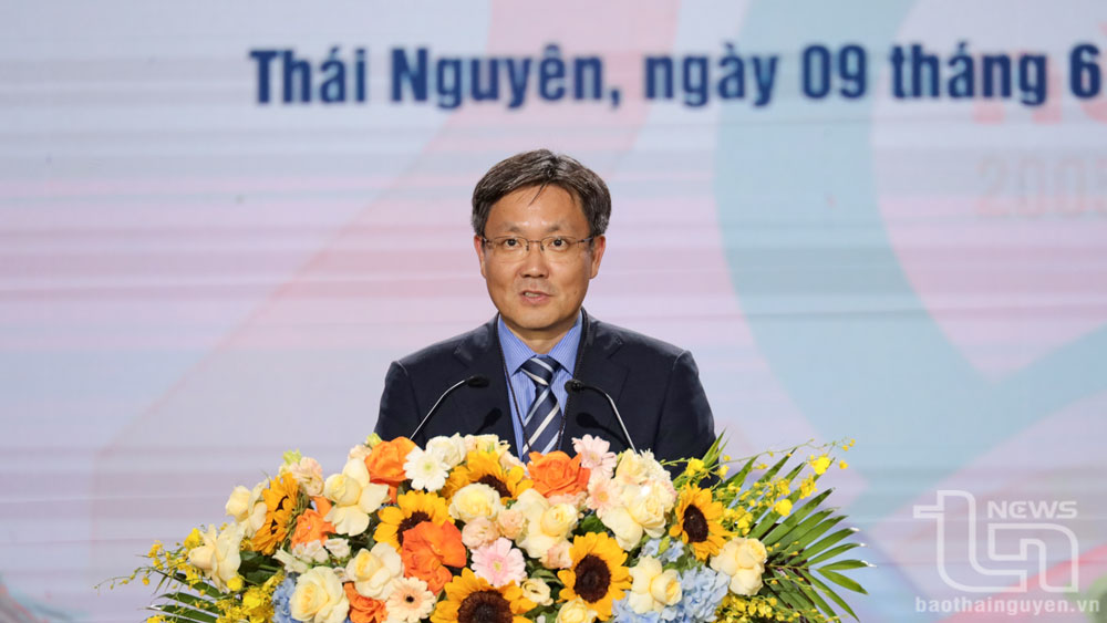 Ông Kang Seok-Hee, Phó Tỉnh trưởng tỉnh Gyeongsangbuk-do, phát biểu tại Lễ kỷ niệm.