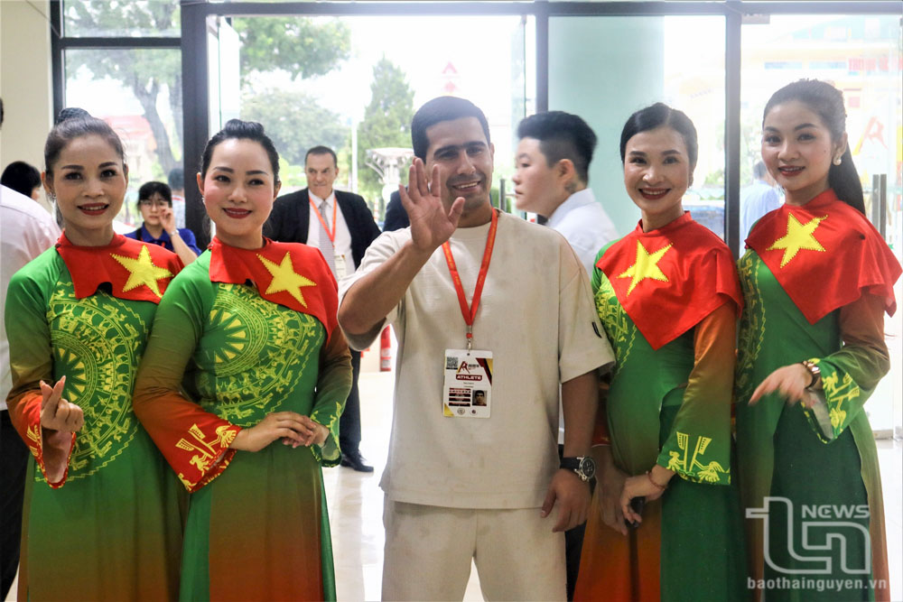 Đội ngũ tình nguyện viên luôn sẵn sàng hỗ trợ cho du khách quốc tế.