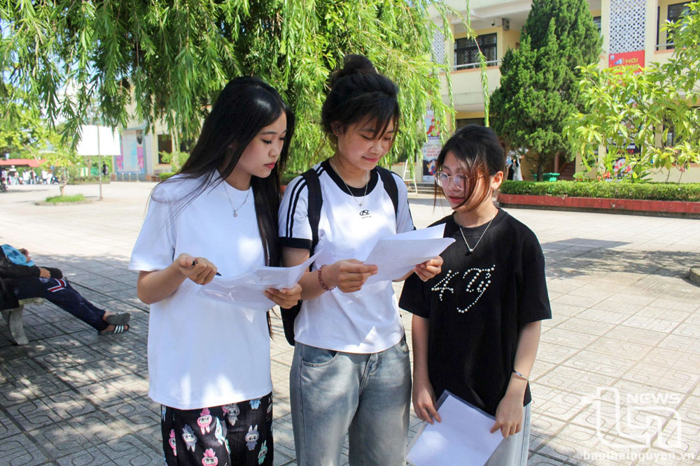 Đề thi Ngữ văn tốt nghiệp THPT năm 2025: Nhân văn, thực tiễn, khơi dậy trách nhiệm công dân