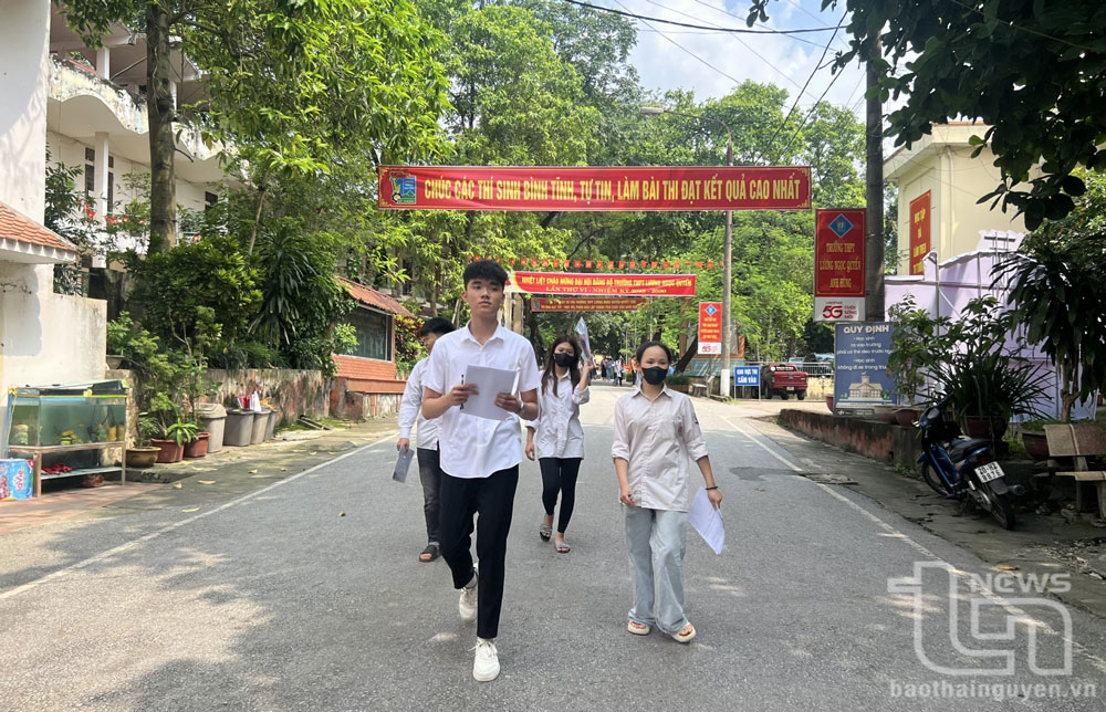Thí sinh đã hoàn thành bài thi môn Ngữ văn tại Kỳ thi tốt nghiệp THPT 2025.