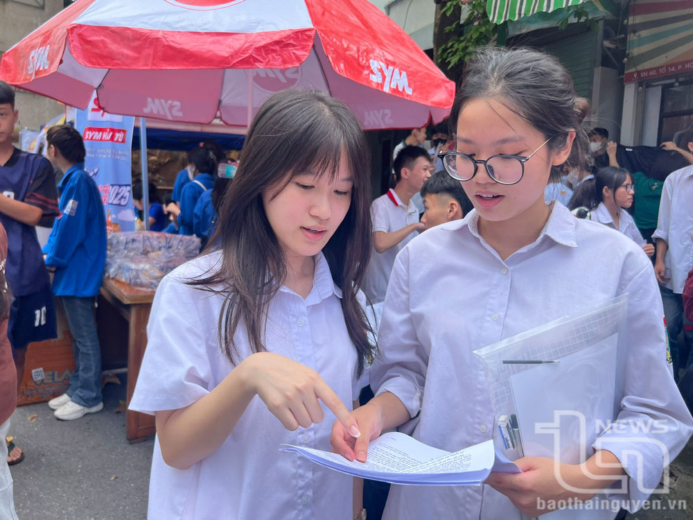1 thí sinh bị đình chỉ trong buổi thi môn Ngữ văn 