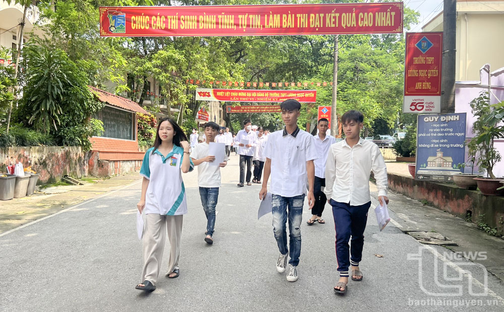 Thí sinh hoàn thành làm bài thi tại Kỳ thi tốt nghiệp THPT 2025.