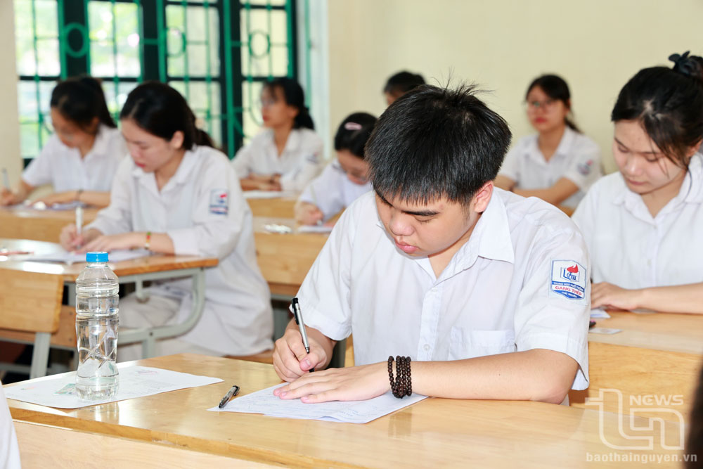 Thí sinh trước giờ làm bài thi, tại Kỳ thi tốt nghiệp THPT năm 2025.