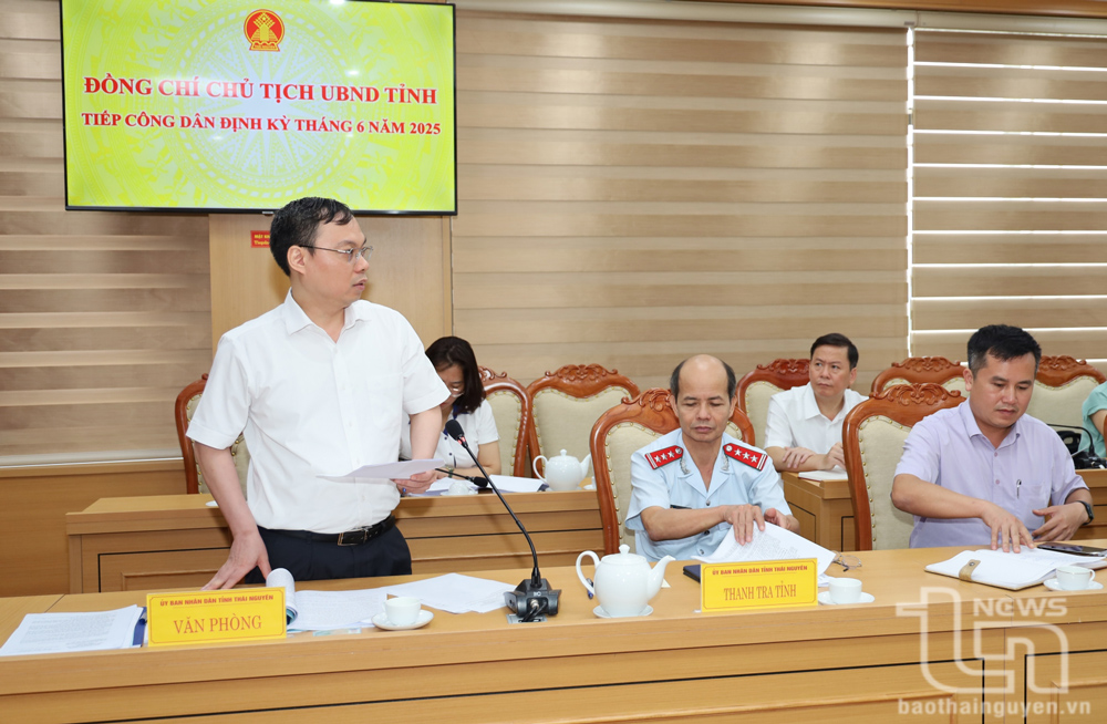 Đại diện Ban Tiếp công dân tỉnh phát biểu.