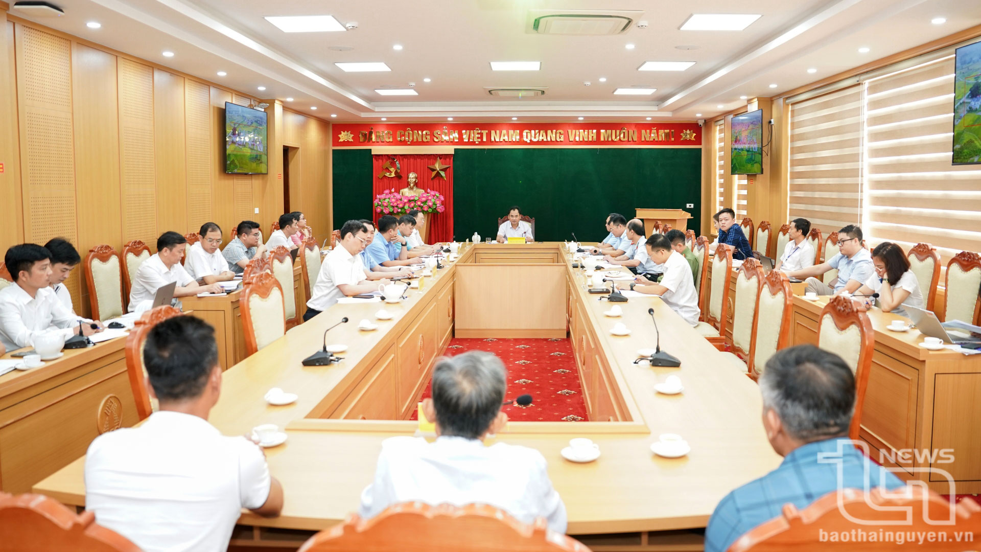 đồng chí Trịnh Việt Hùng, Ủy viên dự khuyết Trung ương Đảng, Bí thư Tỉnh ủy chủ trì buổi tiếp công dân định kỳ