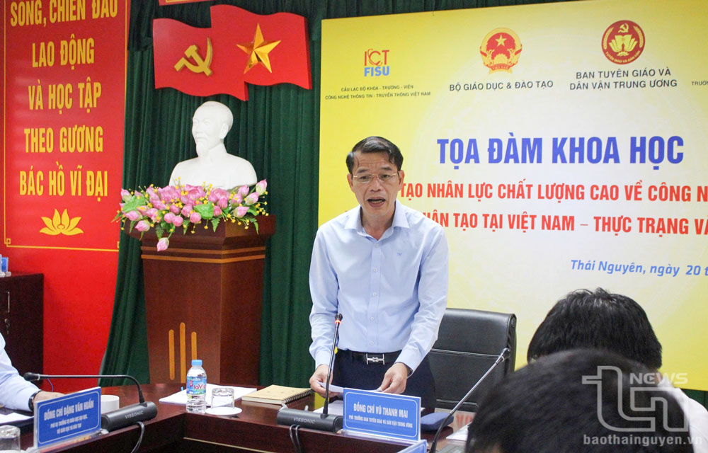 Đồng chí Vũ Thanh Mai, Phó Trưởng Ban Tuyên giáo và Dân vận Trung ương phát biểu tại Tọa đàm.