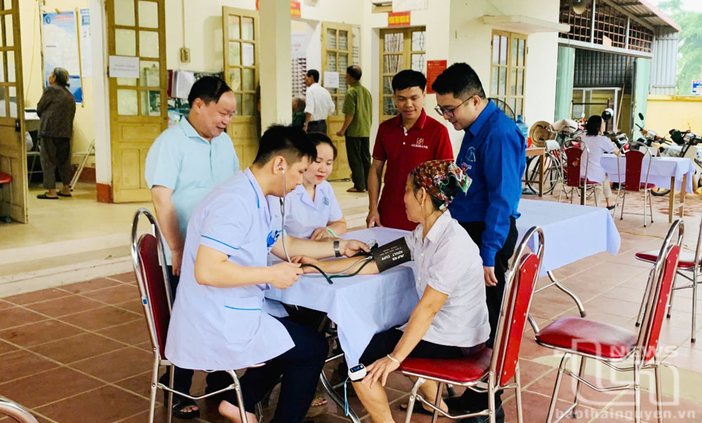 Tri ân người có công và tuyên truyền Luật Trẻ em