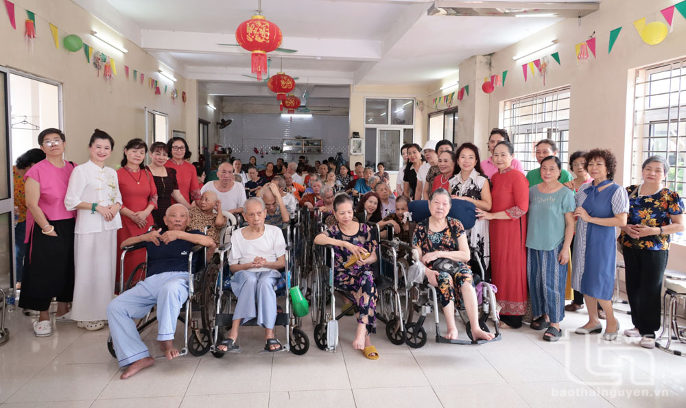 Tặng quà 80 đối tượng yếu thế tại Trung tâm Bảo trợ xã hội Hường Hà Nguyệt