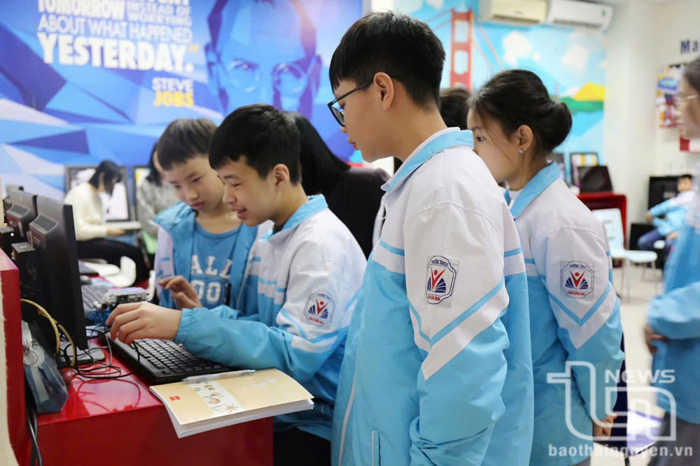 Học sinh Trường THCS Chu Văn An (TP. Thái Nguyên) ứng dụng công nghệ - thông tin, trí tuệ nhân tạo vào học tập.