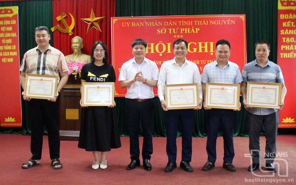 Tôn vinh điển hình tiên tiến ngành Tư pháp giai đoạn 2021-2025