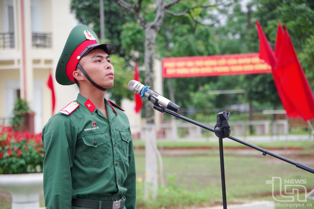 Chiến sĩ mới tuyên thệ.