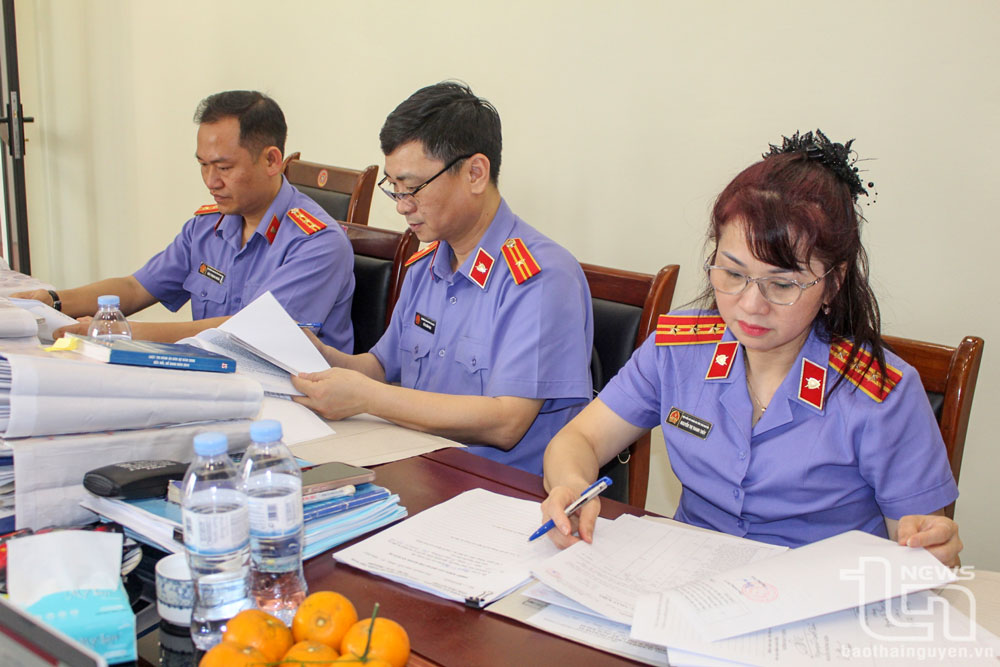 Đoàn công tác của Viện Kiểm sát nhân dân tỉnh kiểm sát hoạt động thi hành án dân sự tại Cục Thi hành án dân sự tỉnh.