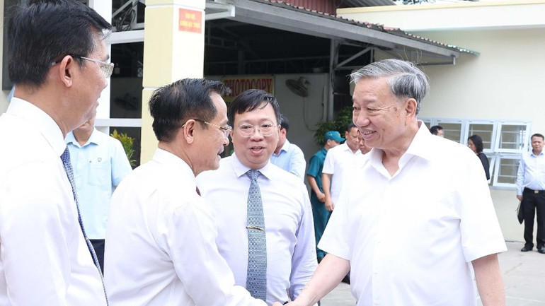 Tổng Bí thư Tô Lâm khảo sát thực tế mô hình tổ chức chính quyền địa phương 2 cấp tại xã Tân Vĩnh Lộc, Thành phố Hồ Chí Minh. (Ảnh: THỐNG NHẤT/TTXVN)