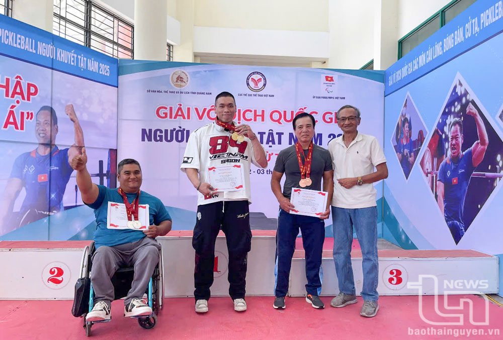 Vận động viên Trần Hồng Sơn giành 2 Huy chương Vàng.
