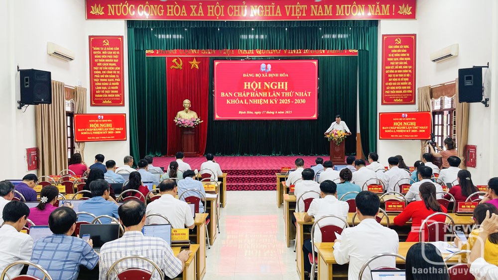 Quang cảnh Hội nghị Ban Chấp hành Đảng bộ xã Định Hóa lần thứ nhất, khóa I, nhiệm kỳ 2025-2030.