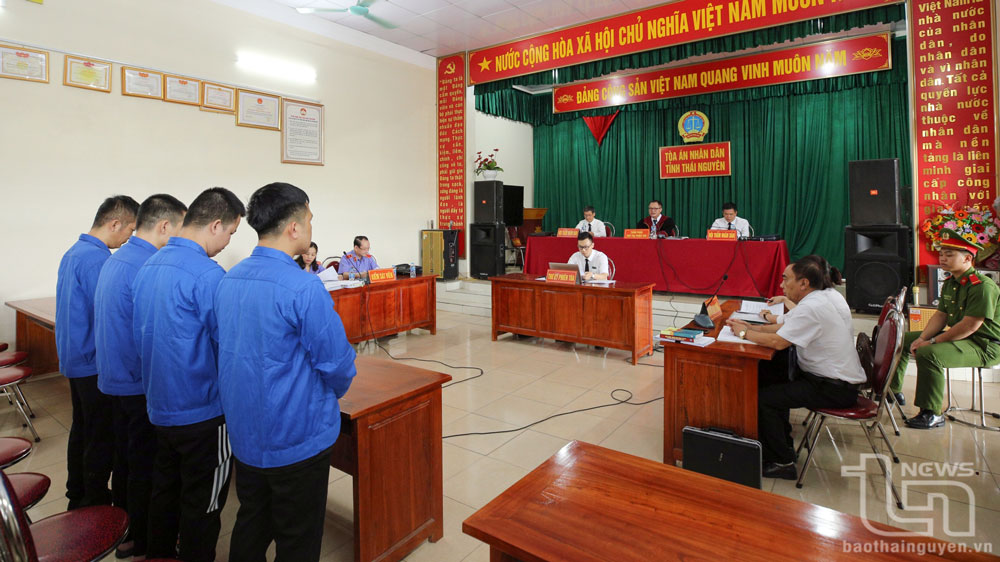 Quang cảnh phiên tòa.
