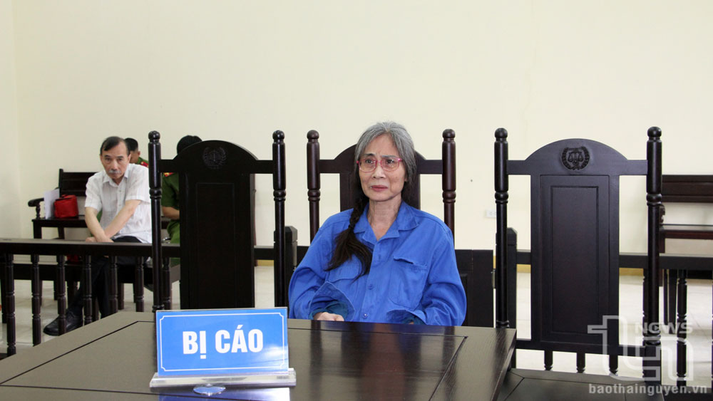 Bị cáo Bùi Thị Hồng Vân tại phiên tòa.