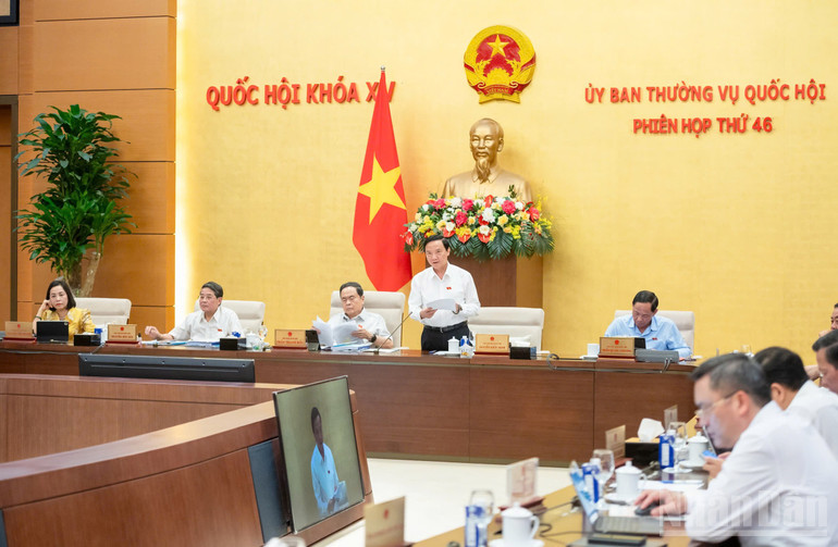 Phó Chủ tịch Quốc hội Nguyễn Khắc Định điều hành nội dung phiên họp. (Ảnh: DUY LINH)