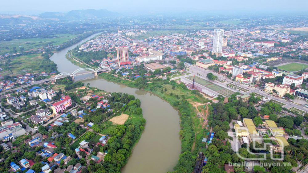 Sông Cầu đoạn chảy qua khu vực trung tâm TP. Thái Nguyên.