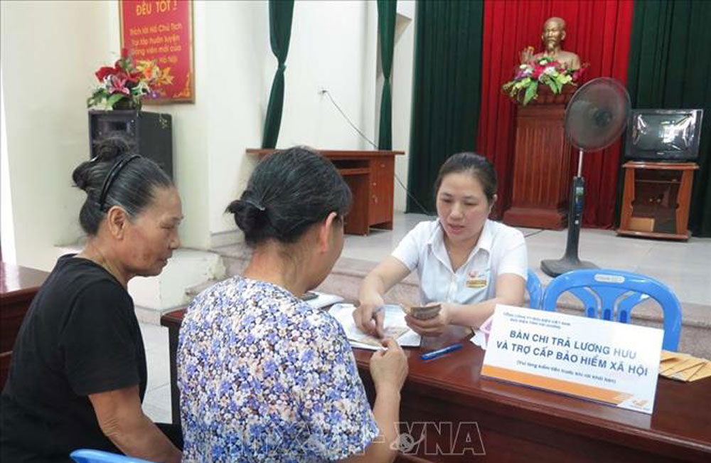 Chi lương hưu tháng 7 như mức cũ, sẽ truy thu phần tăng lương