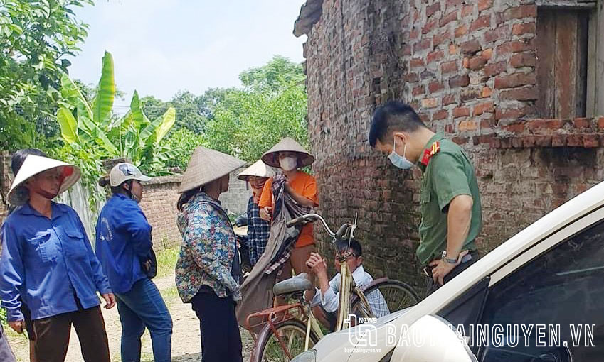 Điều tra vụ việc hai vợ chồng chết bất thường tại nhà ở Phú Lương
