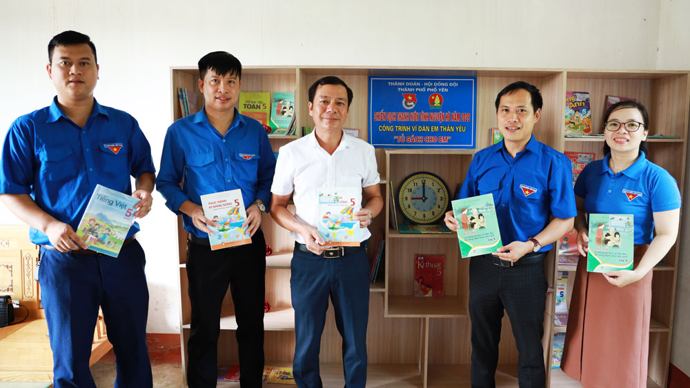 Trao tặng công trình "Vì đàn em thân yêu"