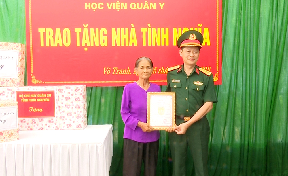 Khánh thành nhà tình nghĩa tặng vợ liệt sĩ