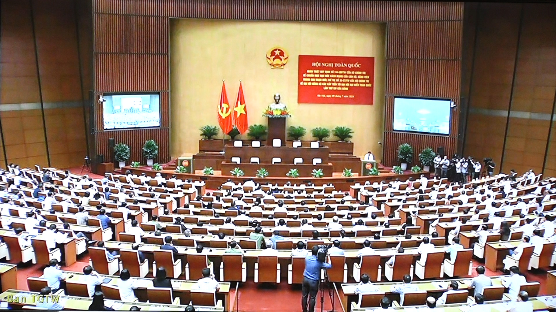 Triển khai nghiêm túc, hiệu quả Quy định số 144 và Chỉ thị số 35 của Bộ Chính trị