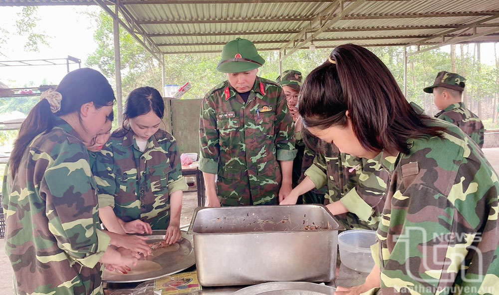 Chúng em học làm chiến sĩ: Môi trường bổ ích cho trẻ dịp hè 