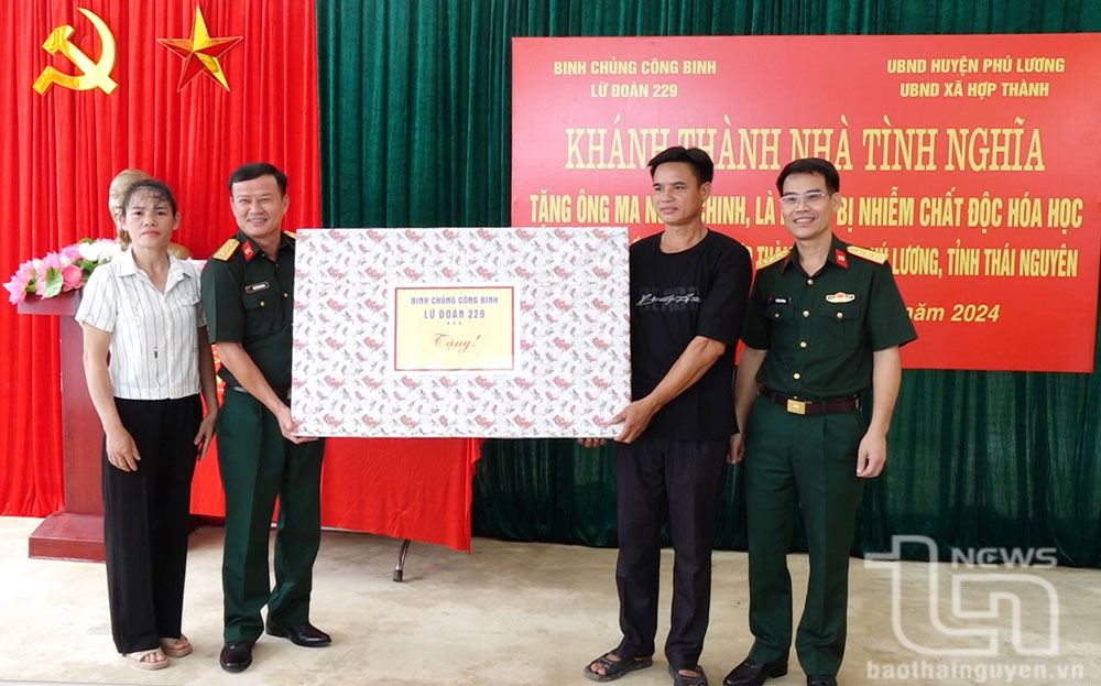 Khánh thành Nhà tình nghĩa tặng gia đình chính sách