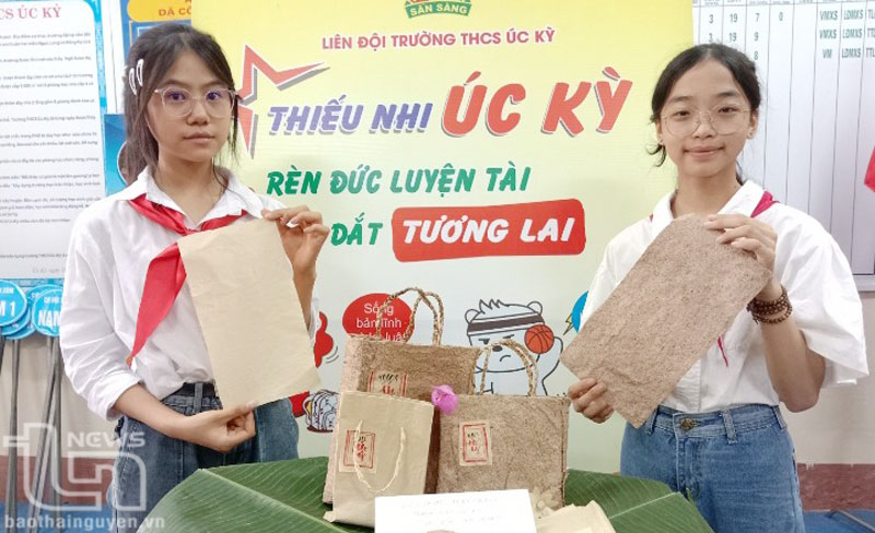 Nghị lực vượt khó của cô bé hiếu học