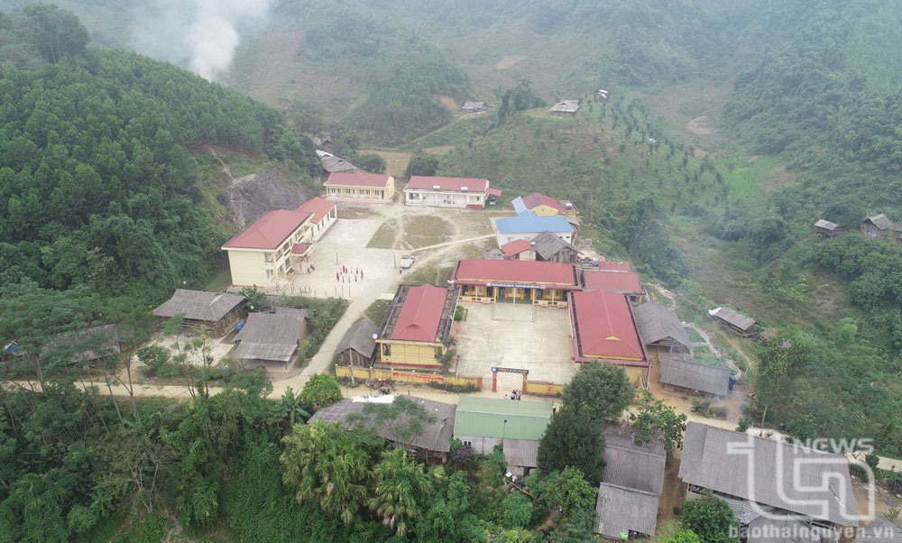 Những người "lái đò" trên núi