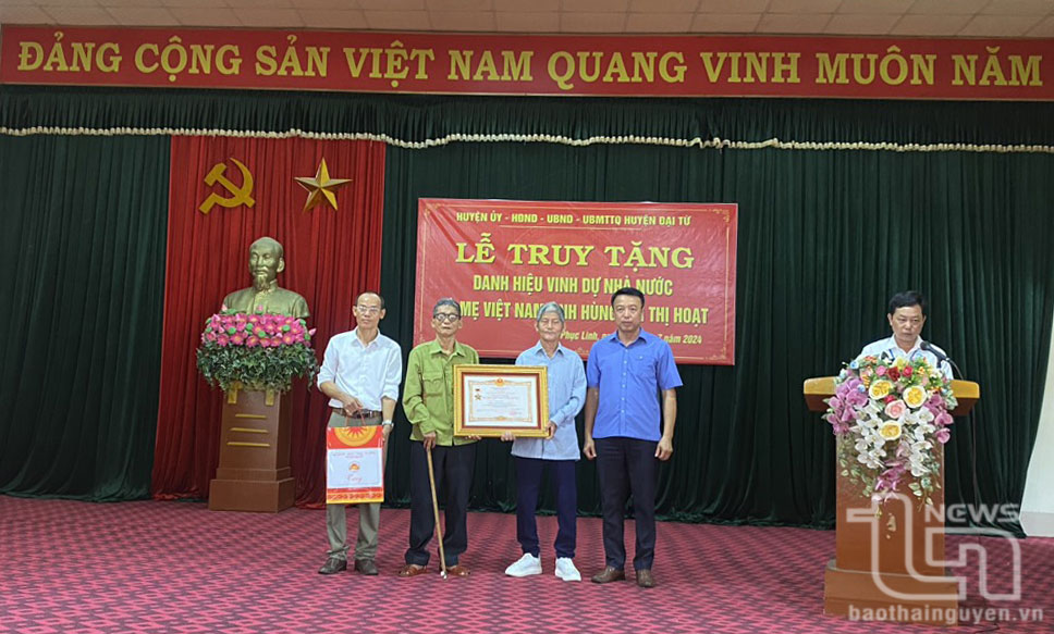 Truy tặng danh hiệu Mẹ Việt Nam Anh hùng cho Mẹ Bùi Thị Hoạt