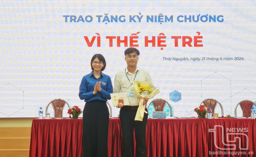 Thầy giáo nhiệt huyết với công tác đoàn
