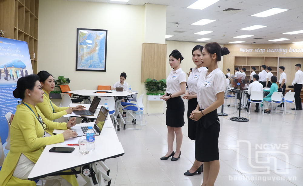 Vietnam Airlines tuyển dụng tiếp viên hàng không vòng thứ nhất tại Thái Nguyên