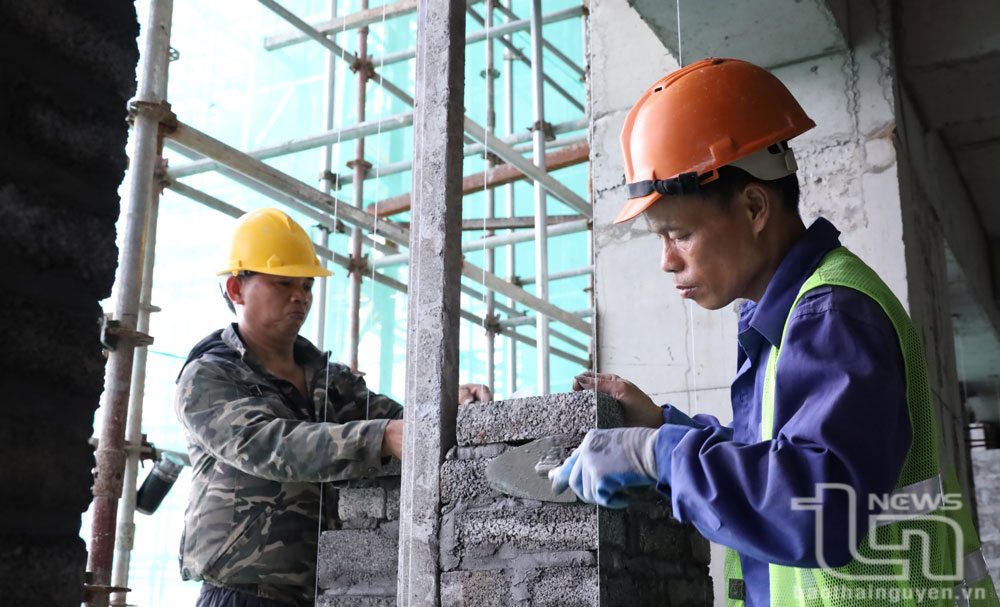 Thi công hoàn thiện phần thô Trụ sở làm việc Khối các cơ quan tỉnh.