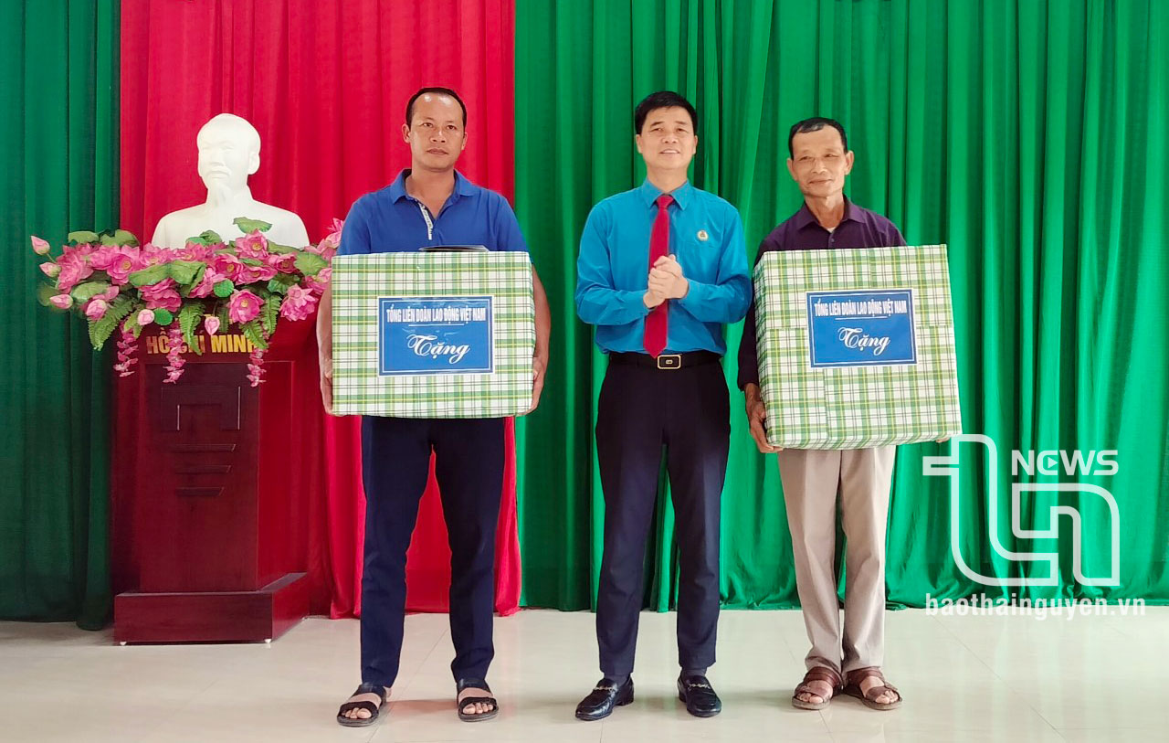 Lãnh đạo Tổng Liên đoàn Lao động Việt Nam thăm di tích nơi diễn ra Đại hội lần thứ I
